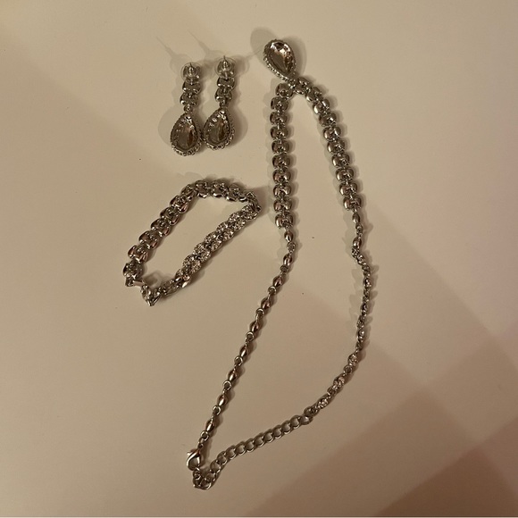 Perfect Condition Cubic Zirconia Bridal Jewelry Set - Picture 5 of 5